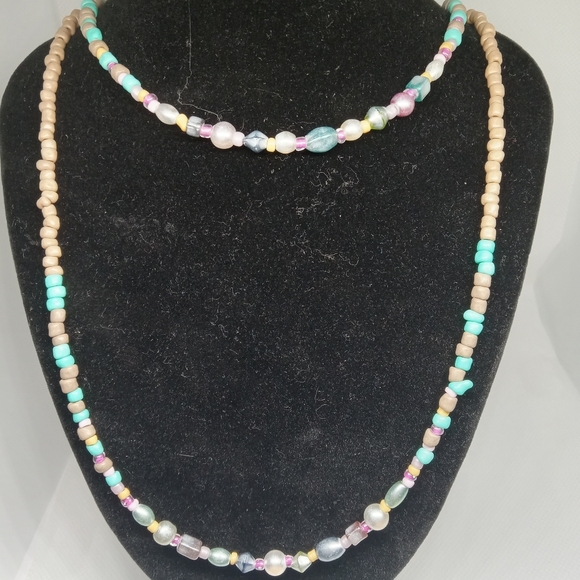 Hand Crafted Turquoise and Tan Beaded Necklace Set - Picture 6 of 16